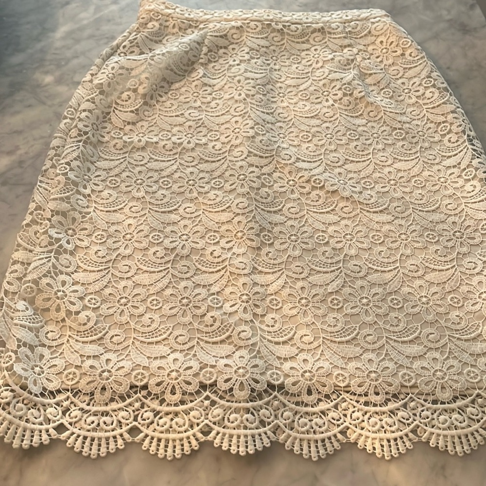 Uniqlo Lace Pencil Skirt, size small, white